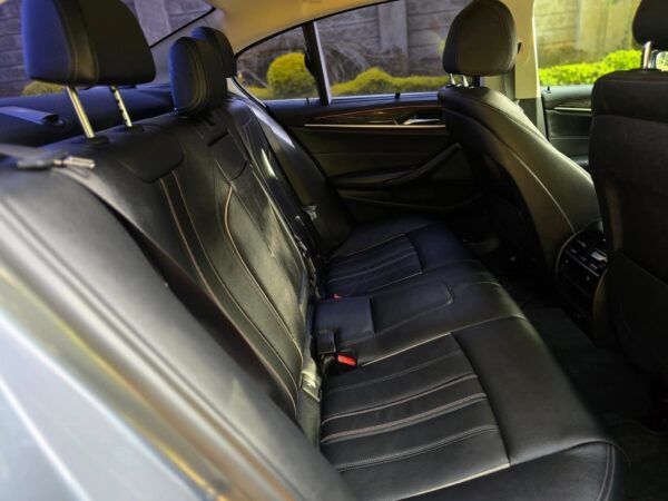 BMW 523i LUXURY-LINE "G30" 2018 - Image 10