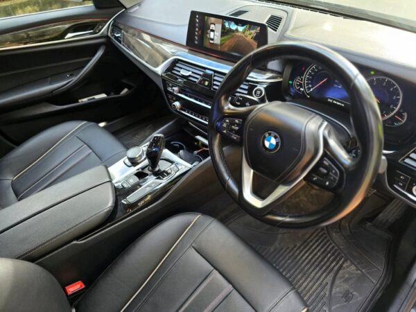BMW 523i LUXURY-LINE "G30" 2018 - Image 9