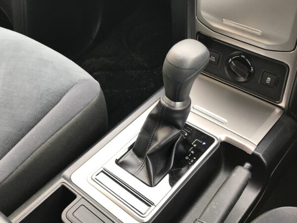 TOYOTA LANDCRUISER PRADO TX-L 2019 - Image 16