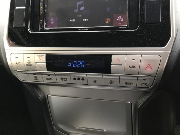 TOYOTA LANDCRUISER PRADO TX-L 2019 - Image 17