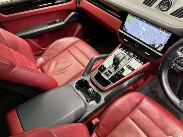 PORSCHE CAYENNE “S” AWD 2018 - Image 18